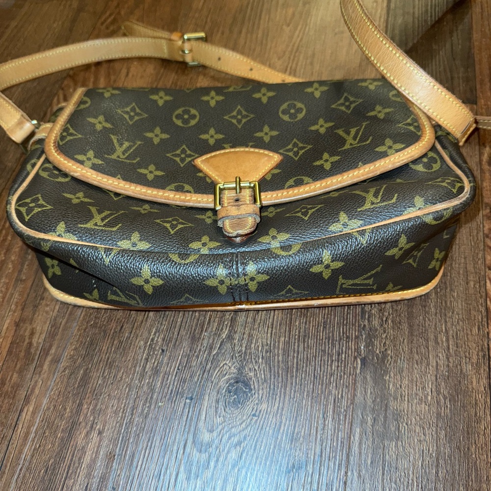 Louis Vuitton Sologne - Picture 3 of 8